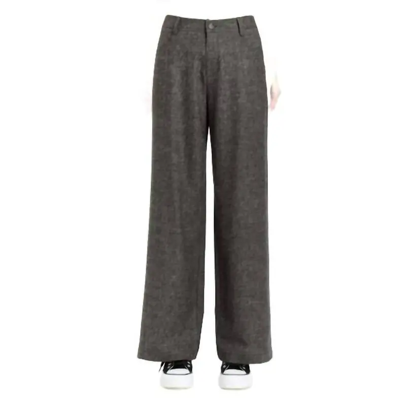 Amrya Pant In Granite 1