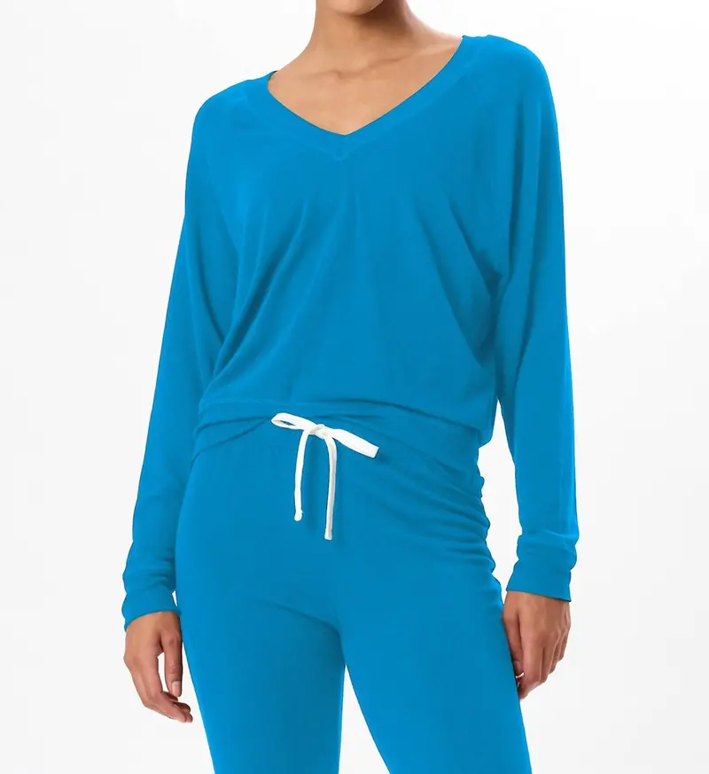 Bennie V-Neck Sweatshirt In Stone Blue 1