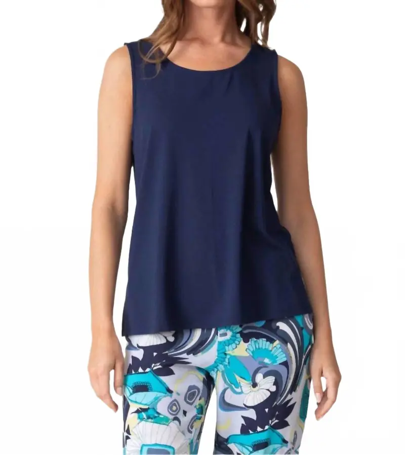 Core Travel Tank Top In Navy 1