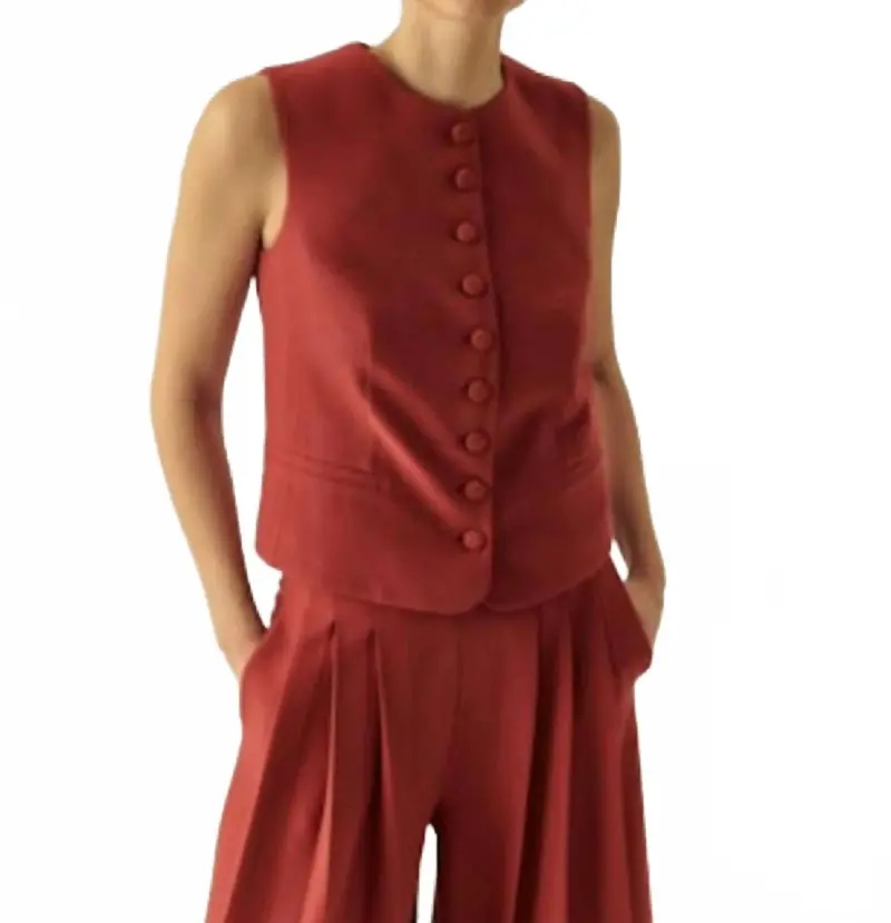 Elowyn Sleeveless Vest In Red 1