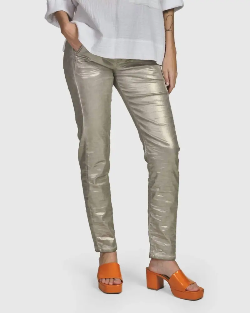 Iconic Stretch Jeans In Metallic Luster 1