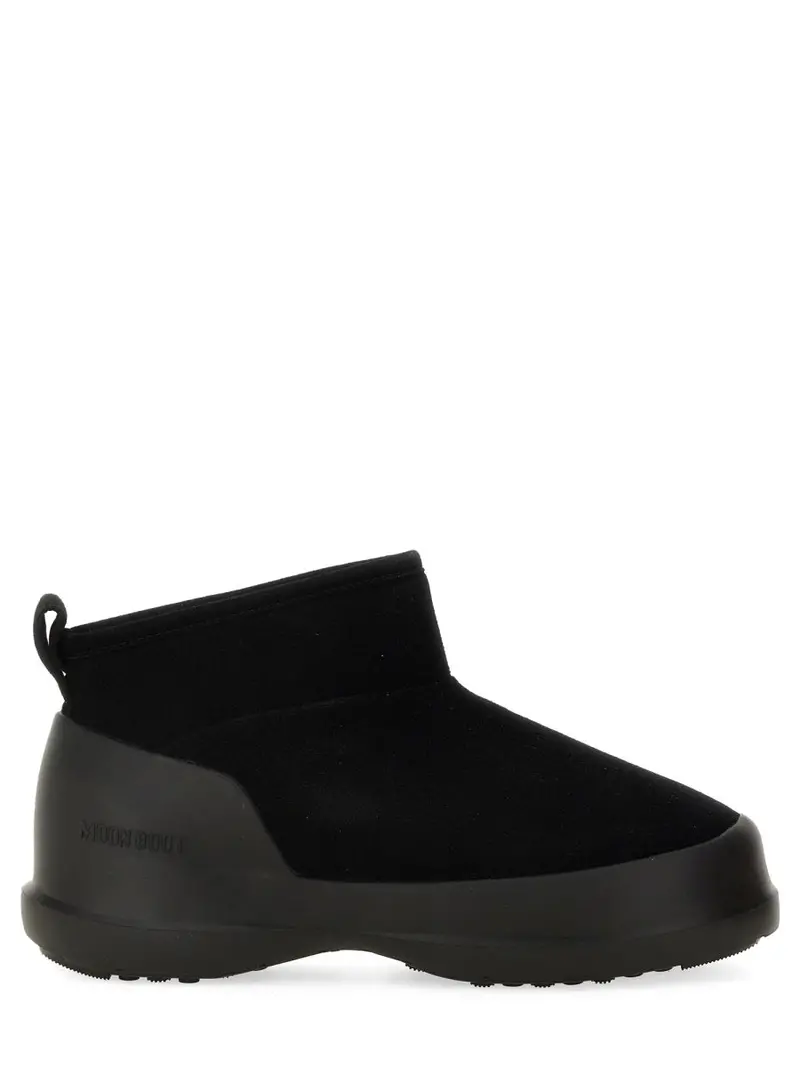 Low Ankle Black Boot With Streamlined Silhouette 1