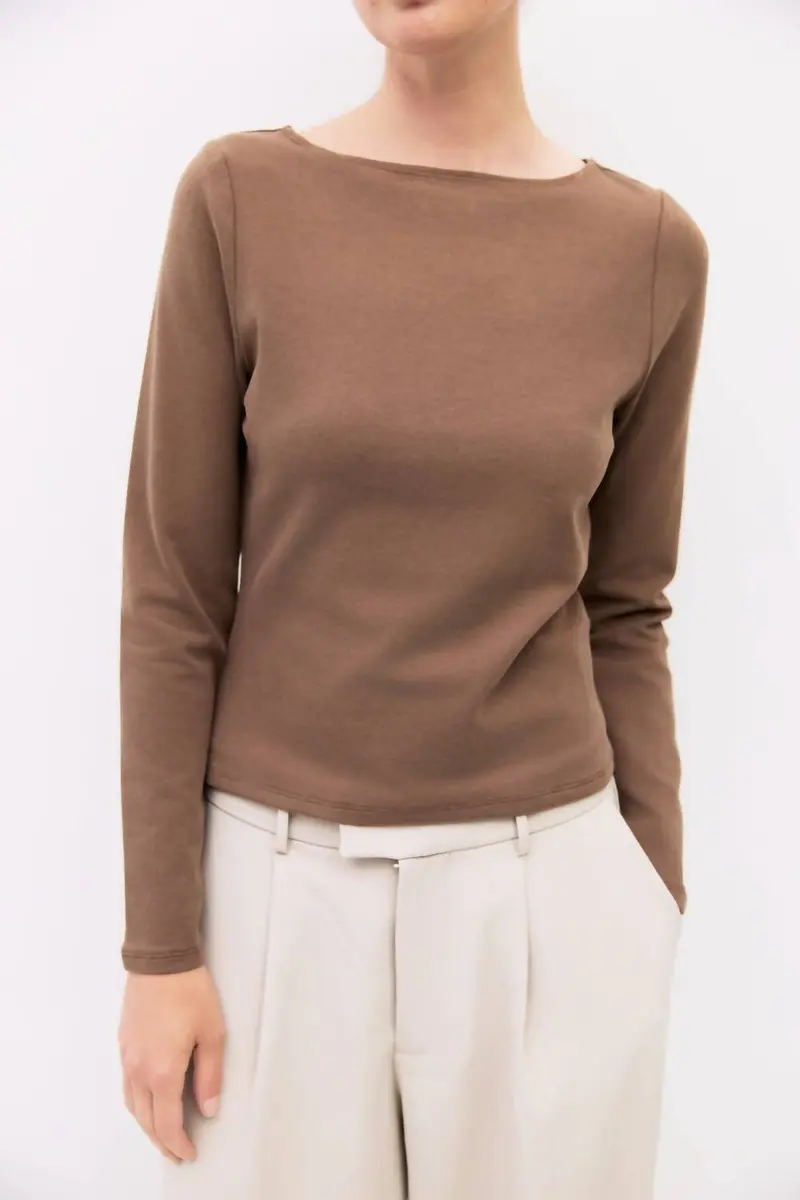 Martina Perfect Layer Tee In Mocha 1