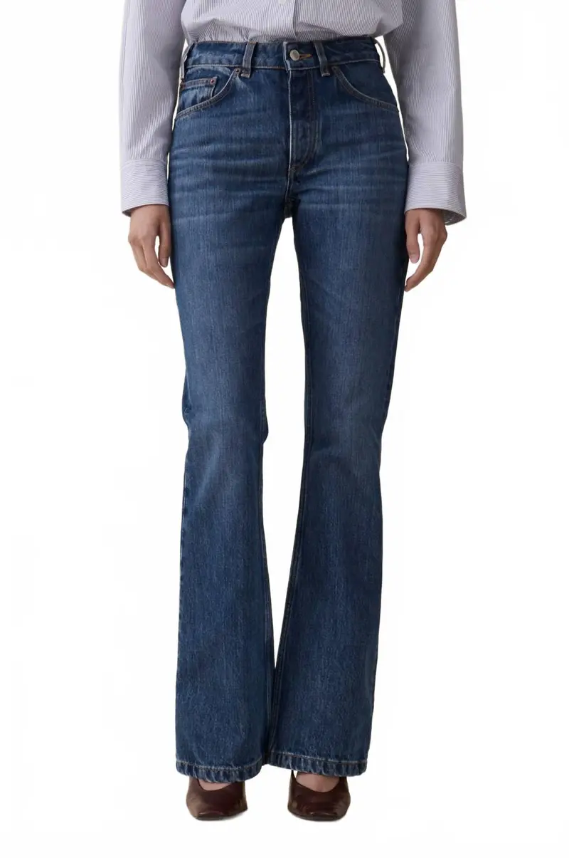 Moda Mid Rise Slim Flared Jean In Fresco Blue 1