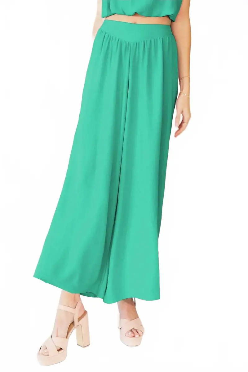 Solid Wide Legged Pants In Green 1