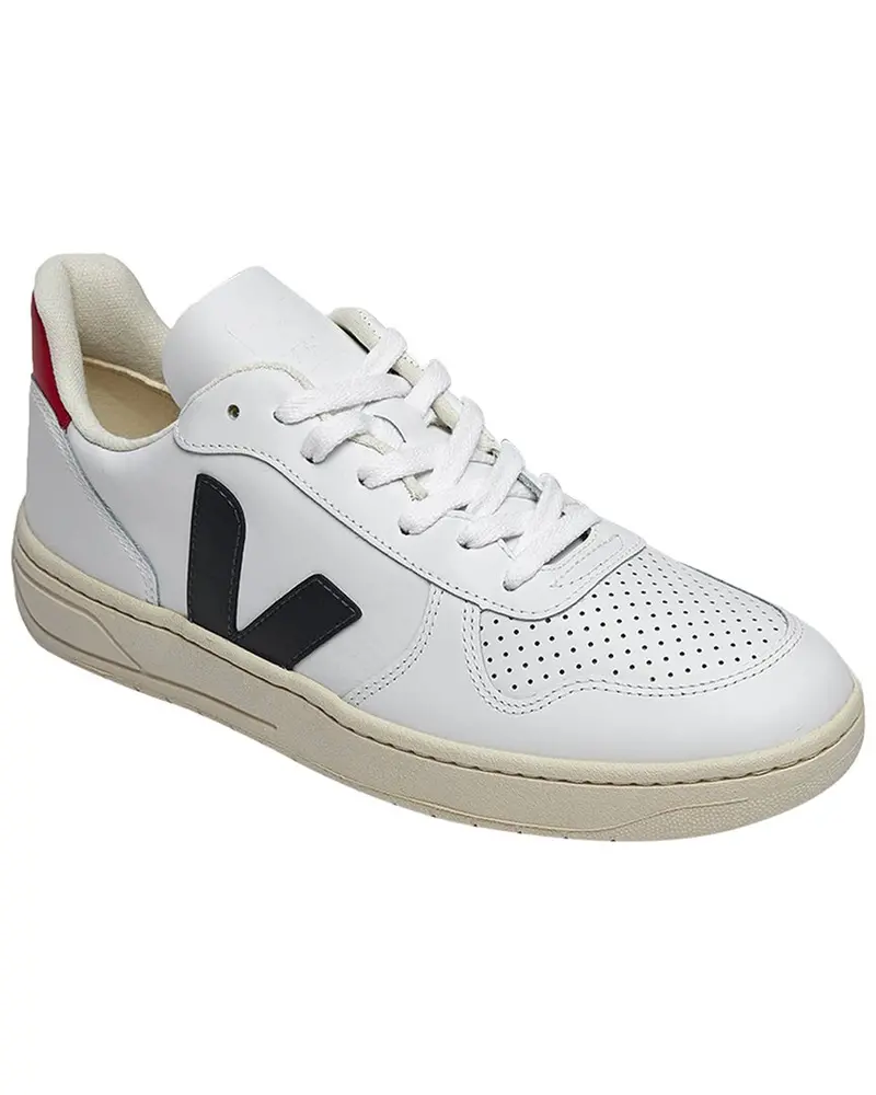 Veja Classics Leather Sneaker 1