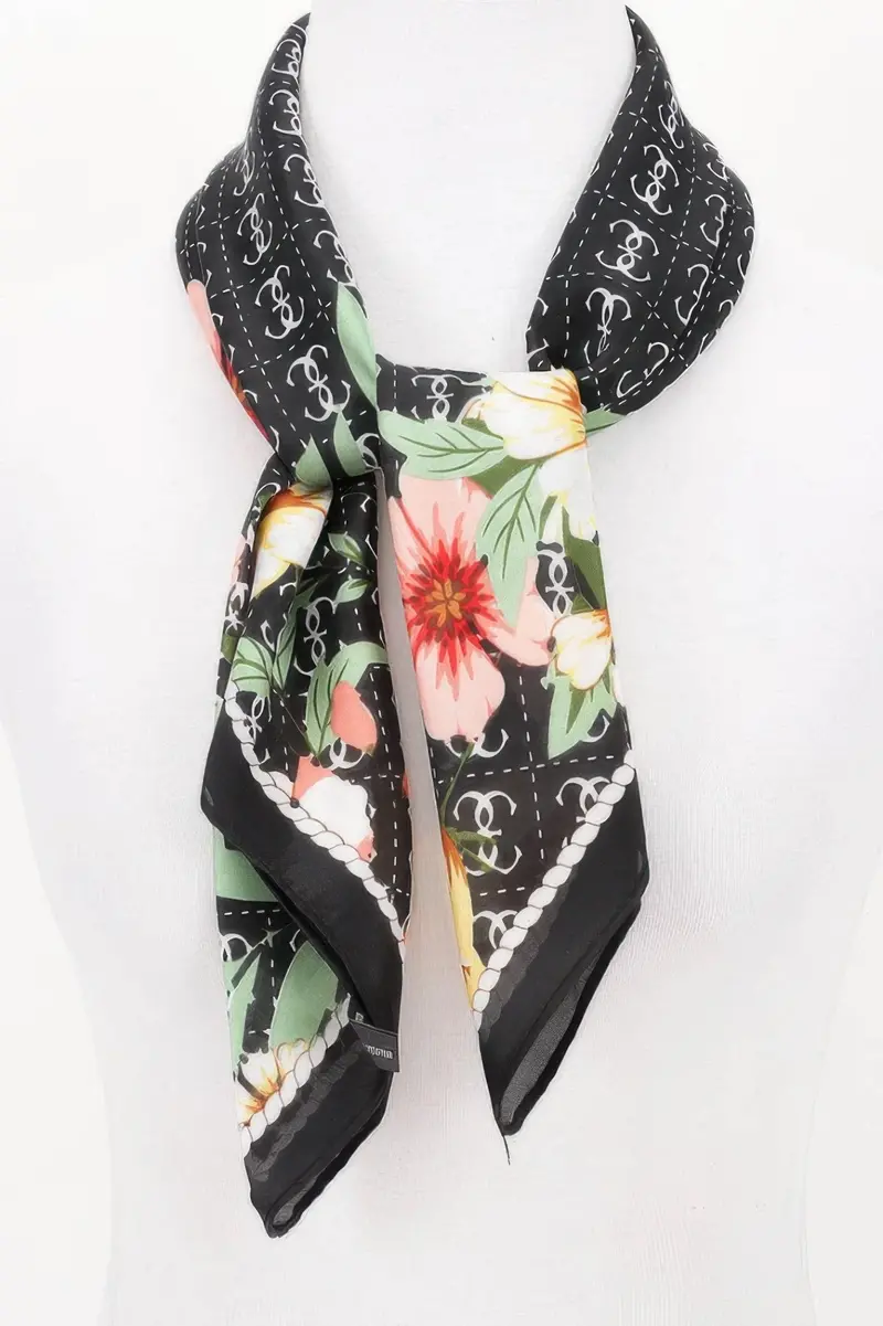 Vibrant Floral Print Bandana For Everyday Charm 1