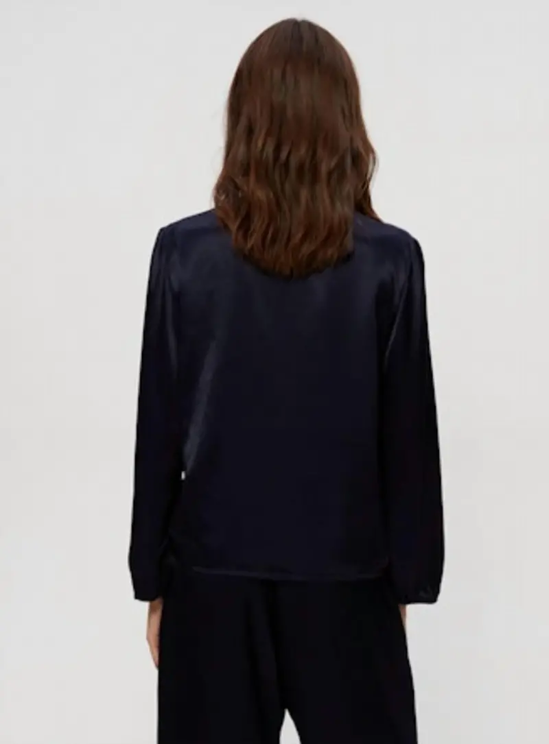 Vita Surplice Top In Navy 2