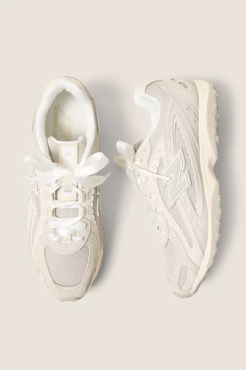 Women's 204 Sneakers 1