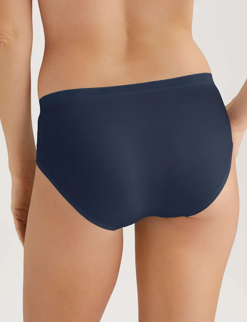 Women's Air Brief 1