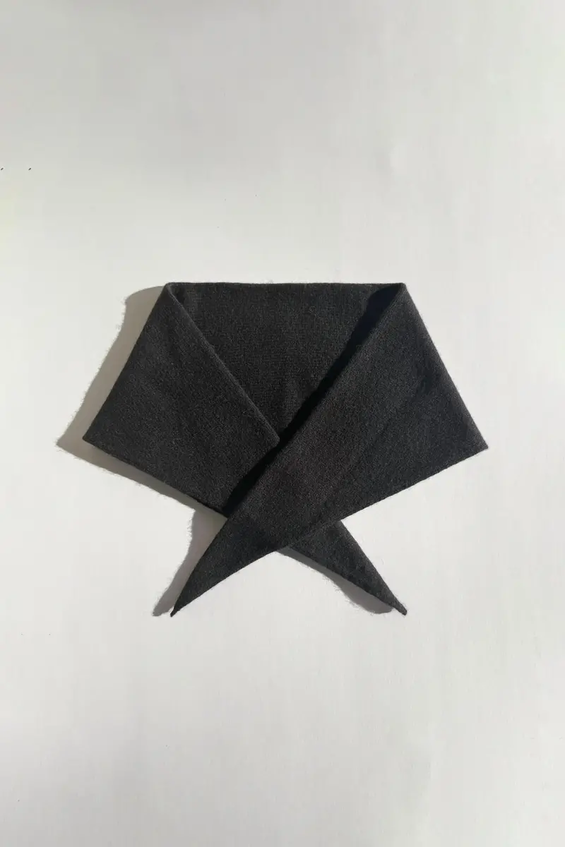 Women's Cashmere Bandana In Black 1
