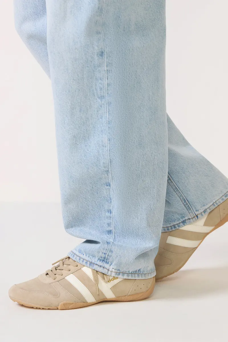 Women's Chase Sneakers 1