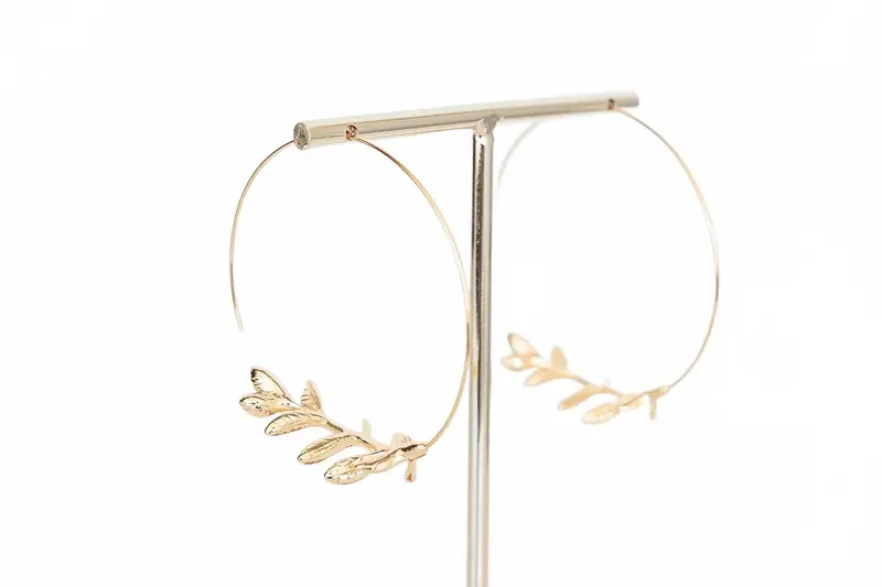 Women's Emory Thin Hoop With Leaf Earrings In Gold 1