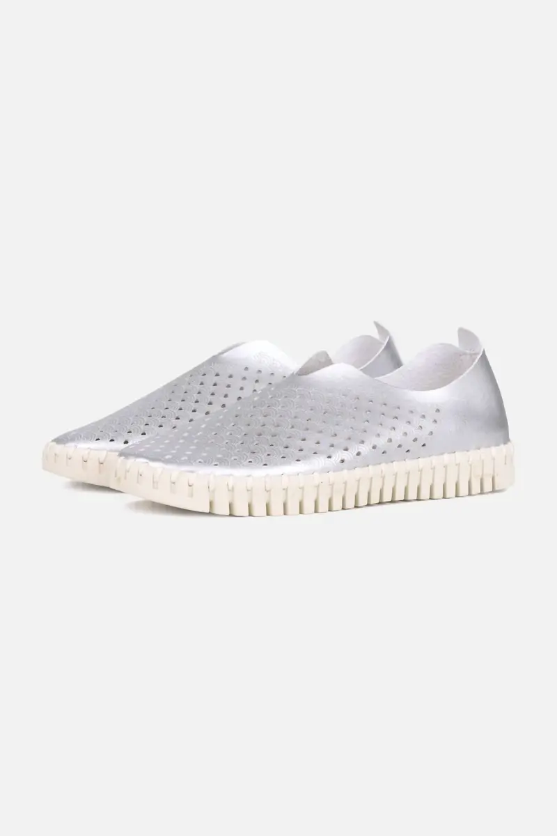 Women's Go On Slip On Shoes In Silver 1
