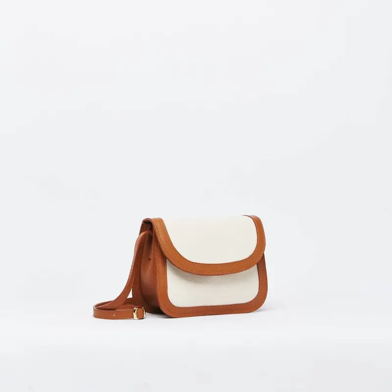 Women's Leather Crossbody Bag In Caramel 2