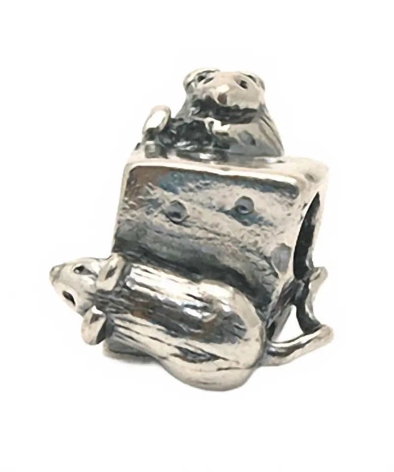 Women's Mouse On Cheese Bead Charm In Silver 1