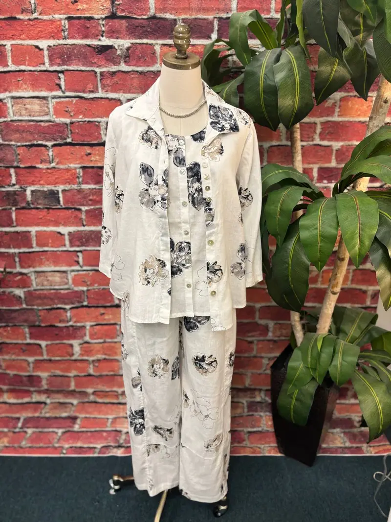 Women's Neutral Bloom Linen Crop Pants In Beige 1