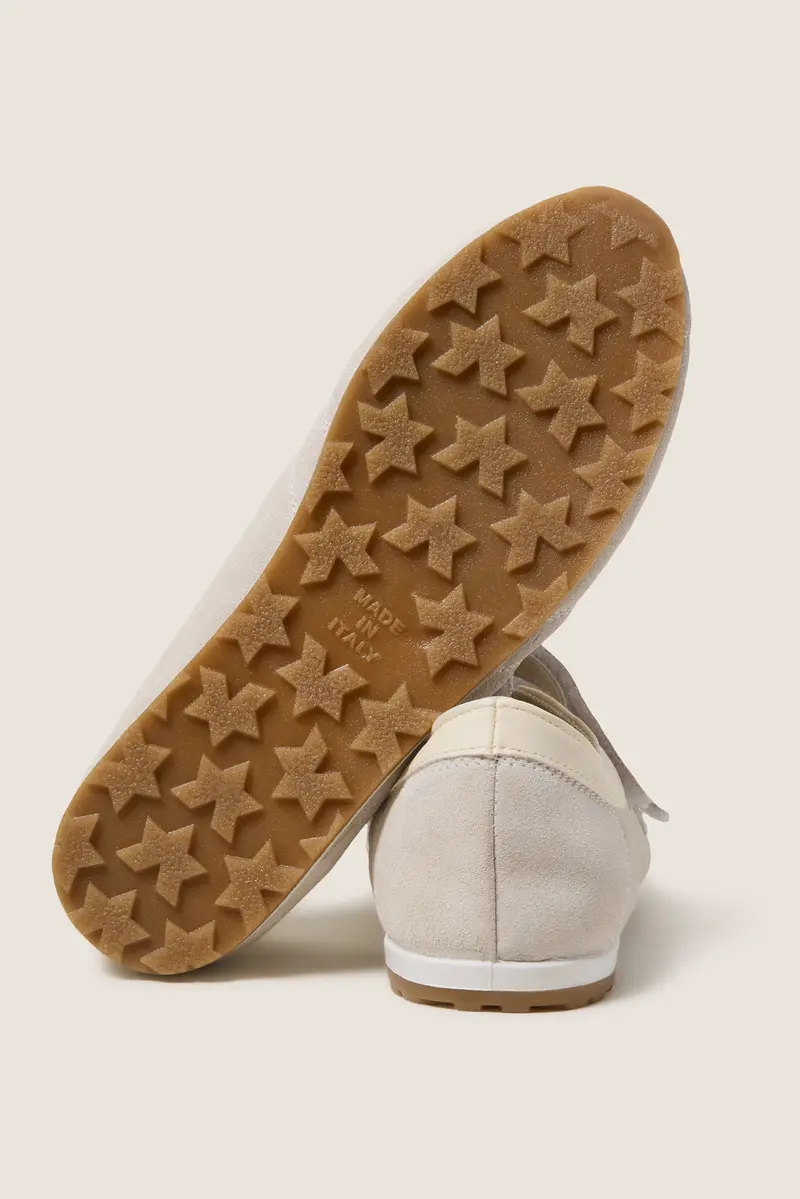 Women's Swan Sneakersina 2