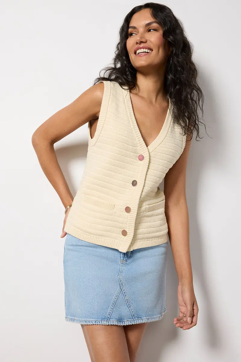 Women's Textured Sweater Vest 1