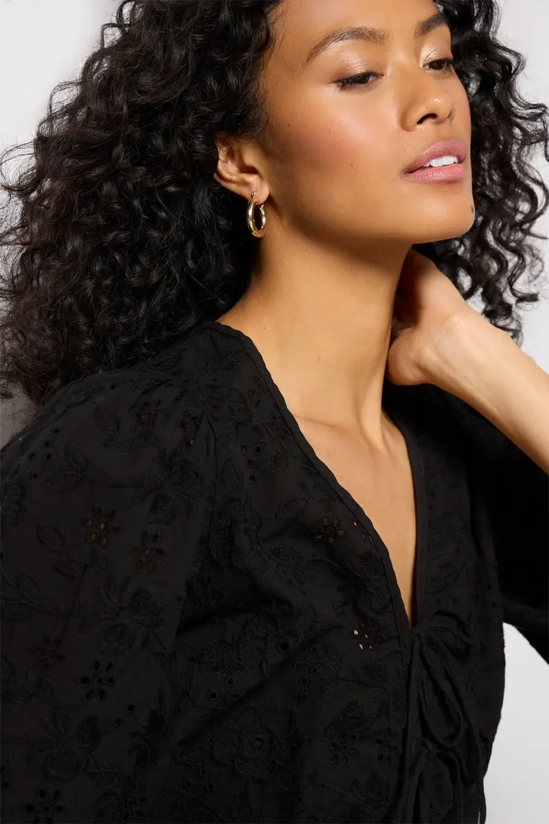 Women's Tie Front Eyelet Top 3